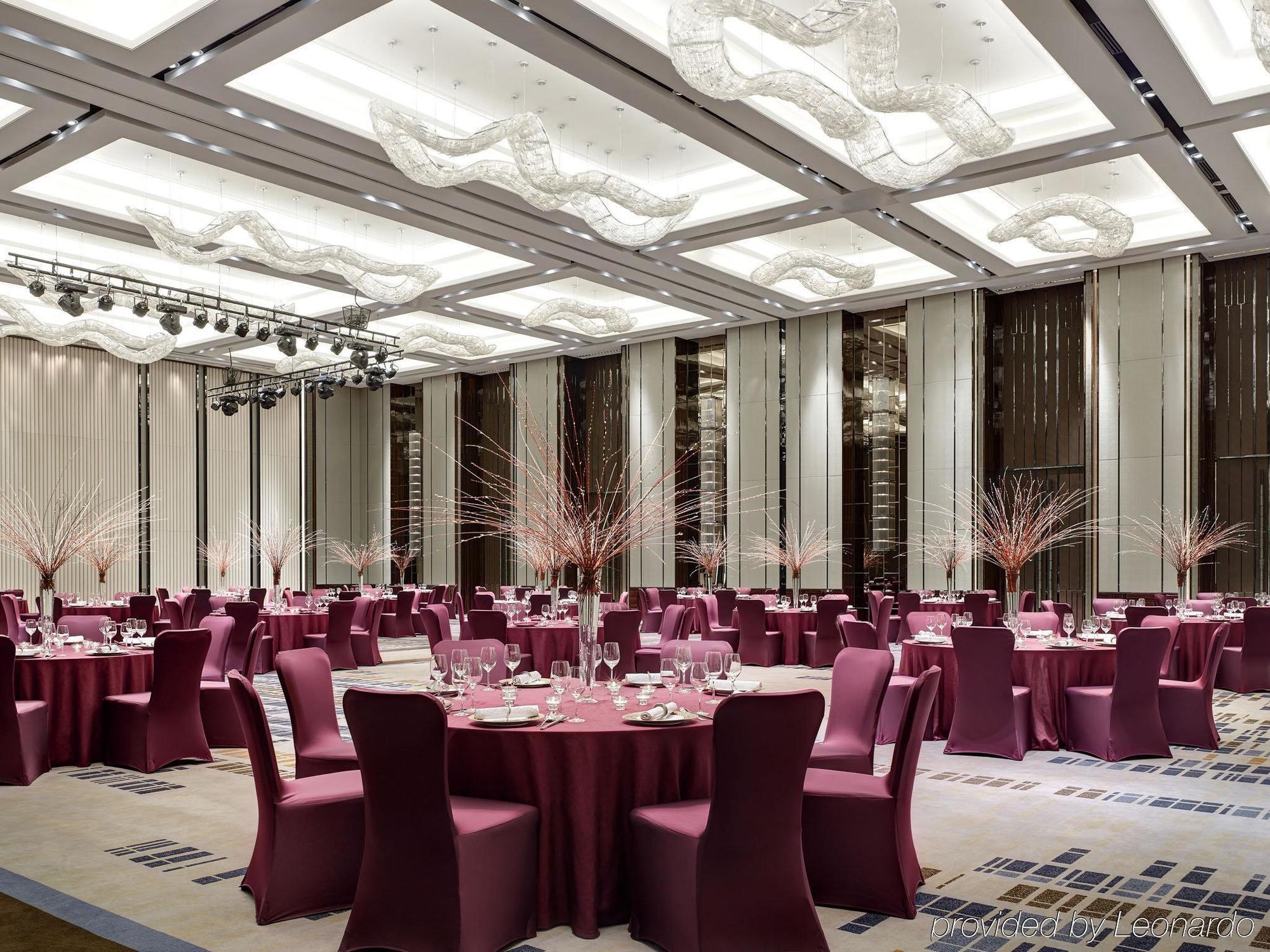 Langham Place 5*